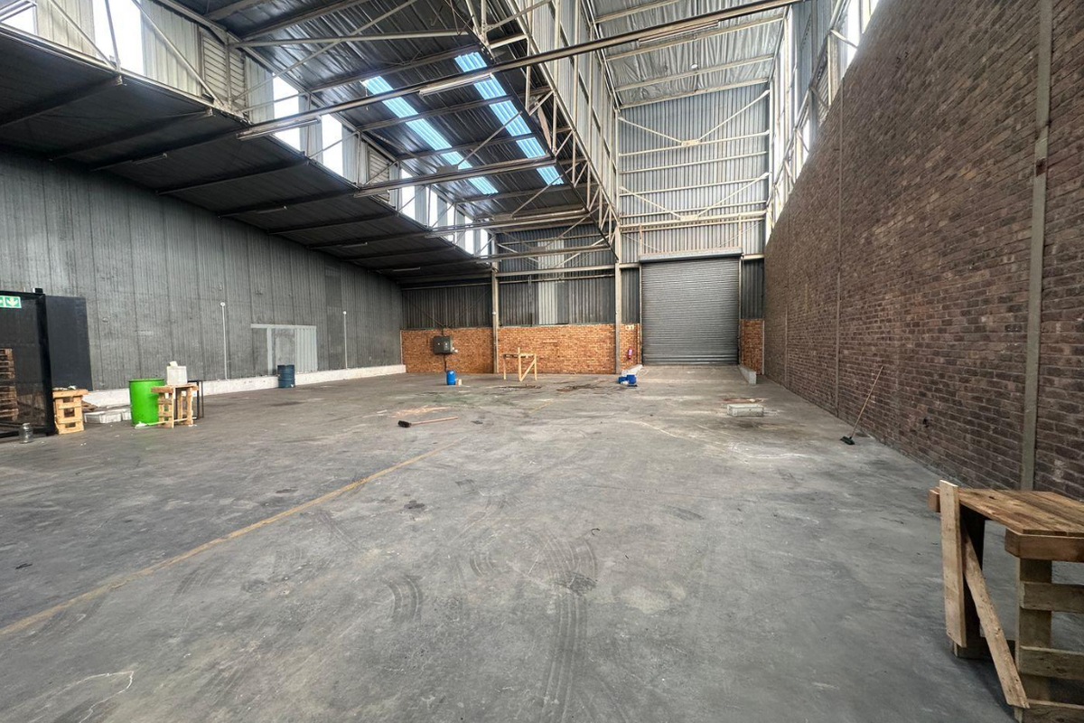 607m2 Jet Park Warehouse To Let - Photo 4