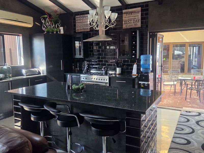 Family Home FOR SALE - Photo 2