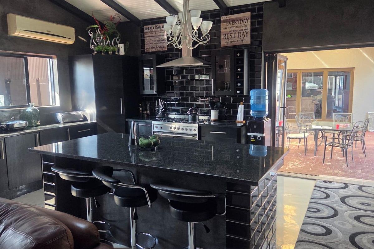 Family Home FOR SALE - Photo 2