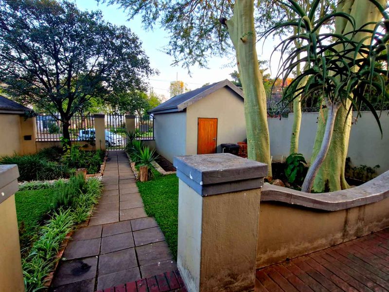 QUAINT AND CLASSY! - Photo 2