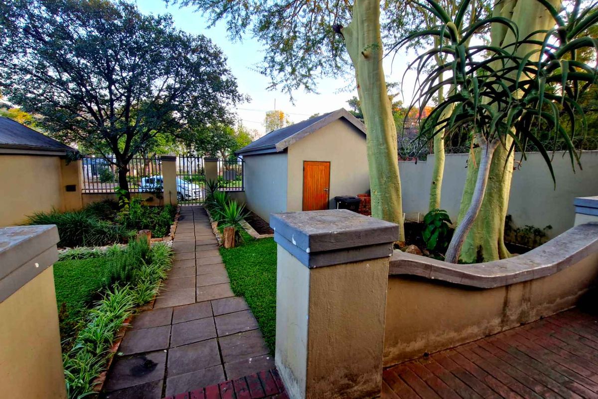 QUAINT AND CLASSY! - Photo 2