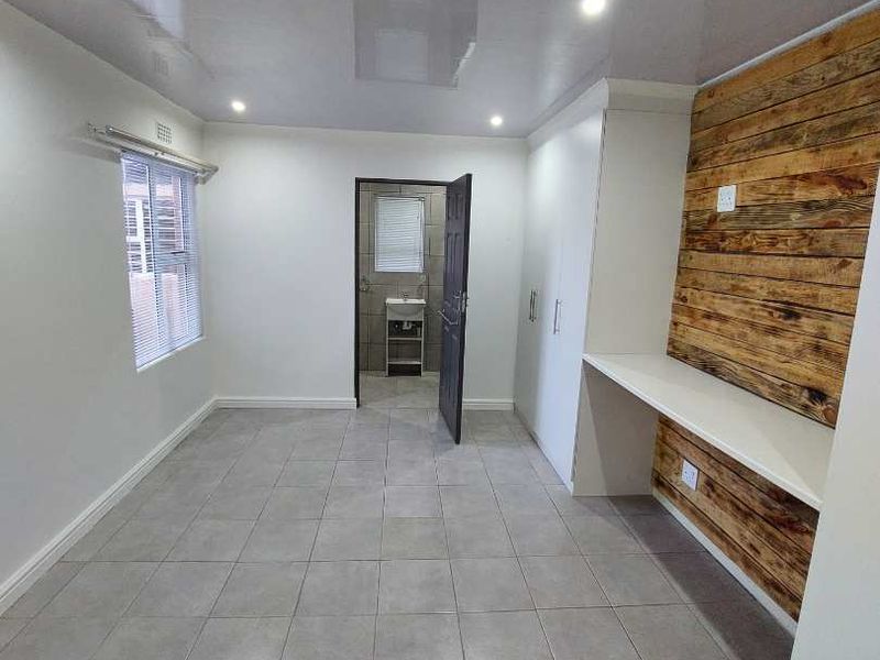 Spacious 1-Bedroom Separate Entrance for Rent in Sunnyside, Athlone - Photo 9