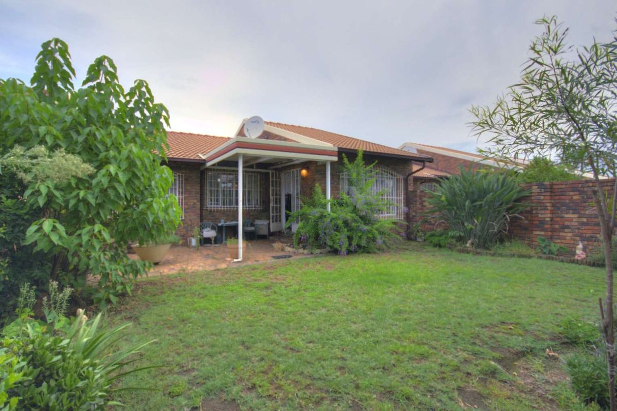 2 bed 2 bath pet friendly simplex!! - Photo 2