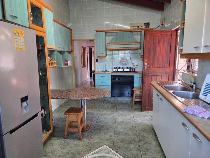 4 Bedroom House for sale in Malvern - Photo 8