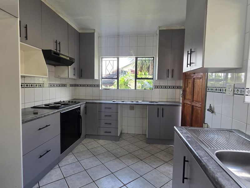 3- Bedroom Home with 2-Bedroom Flatlet - Photo 2