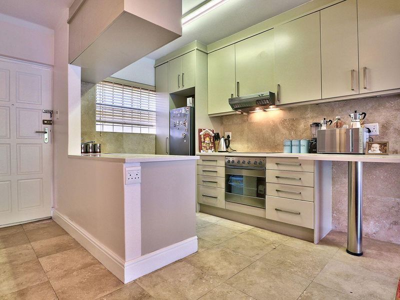 Higgovale Border - Beautiful Sunny Secure 2 Bed Apartment - Photo 3