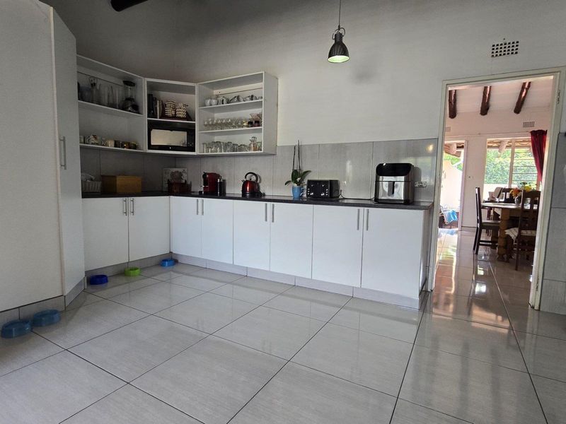 4 Bedroom House for sale in Verwoerdpark - Photo 5