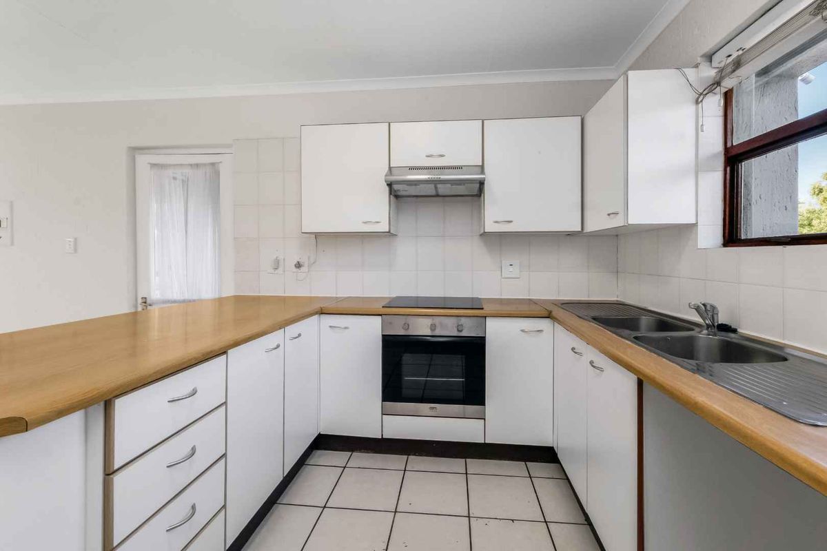 2 BEDROOM, 2 BATHROOM APARTMENT FOR SALE IN FOURWAYS - Photo 5
