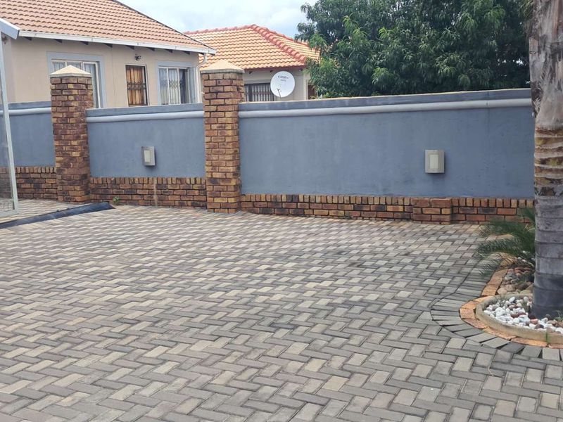 Beautiful 2 bedroom home - Photo 5