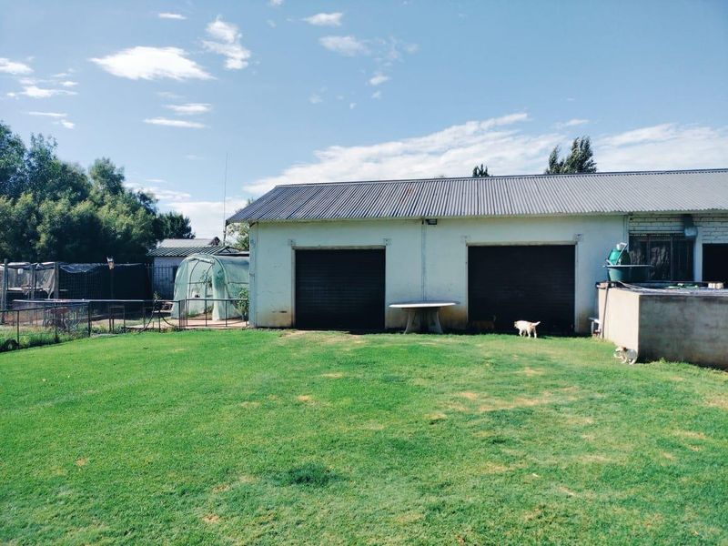 HOUSE IN EXCELLENT CONDITION. BEAUTIFUL GARDEN. BOREHOLE. NO REPAIRS NEEDED. - Photo 10