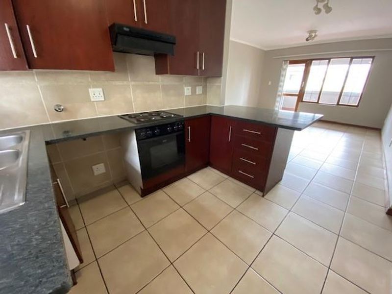 Stylish 2-Bedroom Apartment for Sale in Sought-After River View, Rivonia – R750,000 - Photo 4