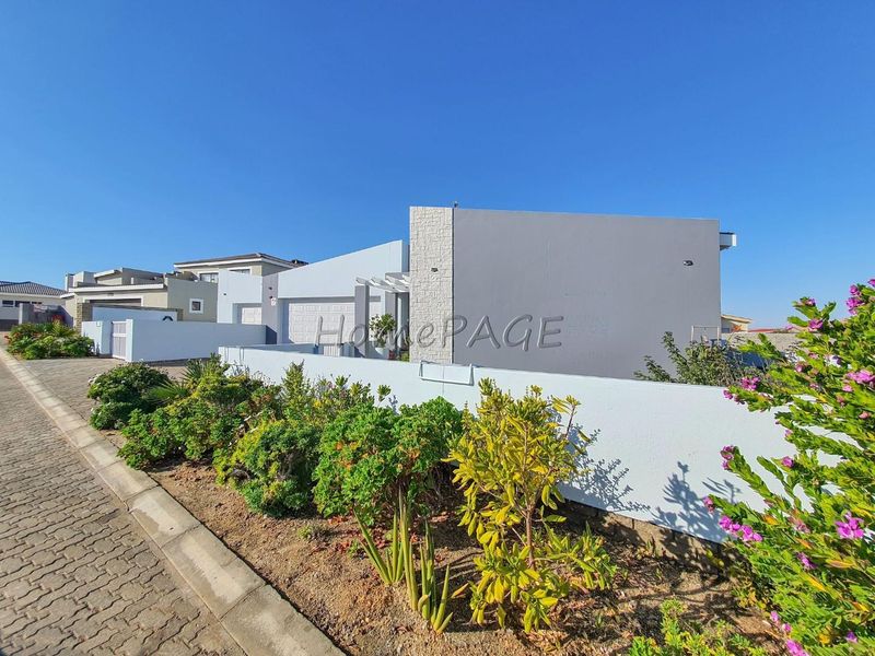 Ext 11 (Sun Bay), Henties Bay:  Neat 3 Bedr Home with 1 Bedr Flat is for Sale - Photo 2