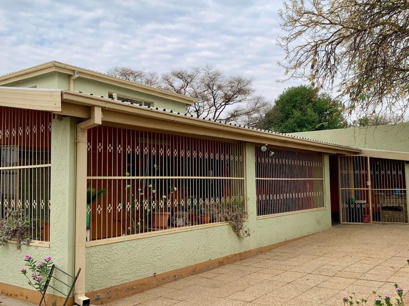 For Sale: Spacious 3-Bedroom House with Double Garage in Okahandja - Photo 3
