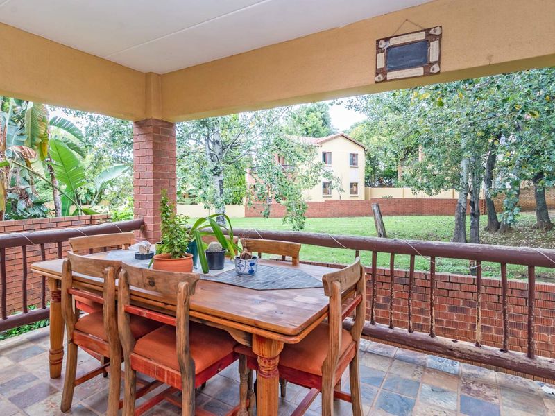 Tranquil riverfront duplex in secure estate awaits you! - Photo 2