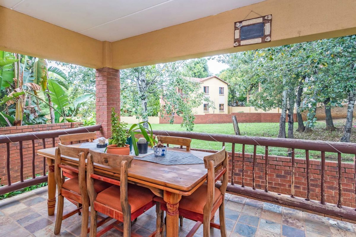 Tranquil riverfront duplex in secure estate awaits you! - Photo 2