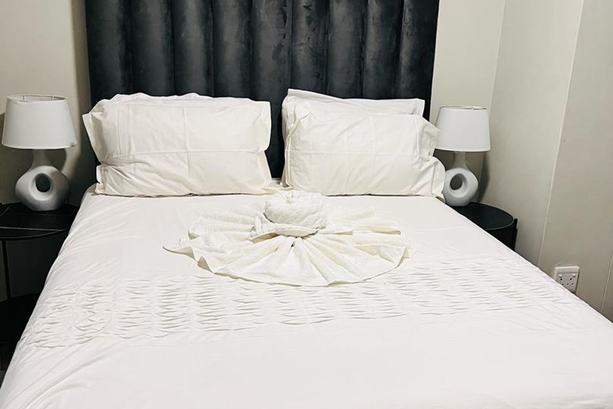 Furnished One Bedroom Apartment in Merensky Tower - Photo 2