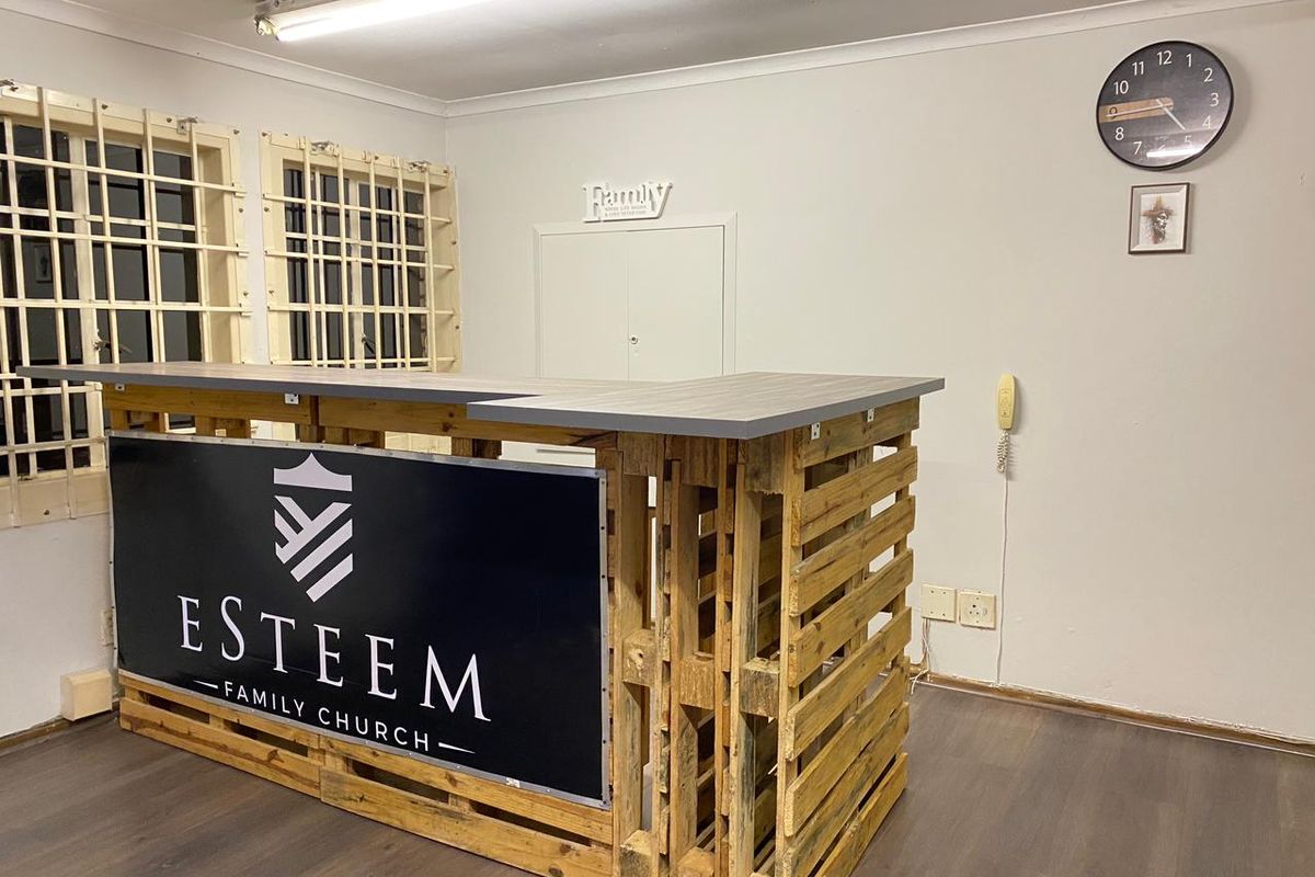 "Charming Commercial Space: Ready for Your Business!" - Photo 3