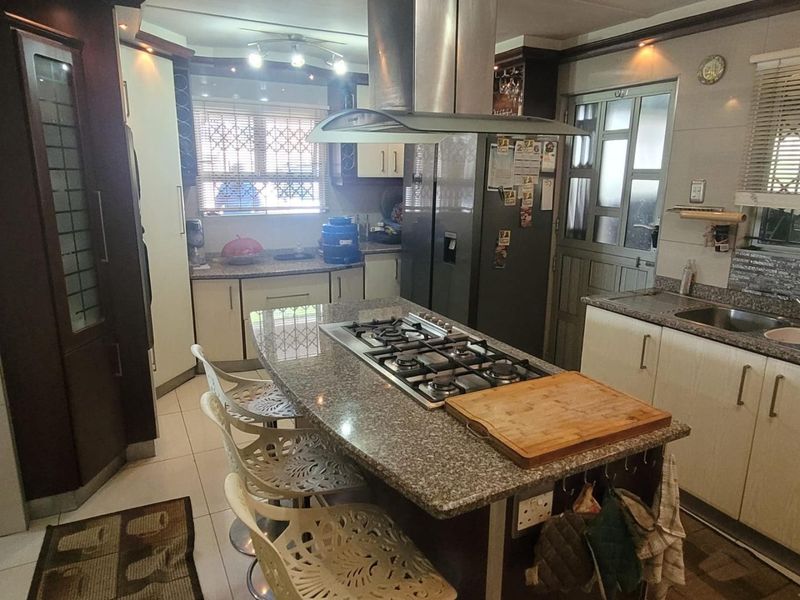 Cozy Buffels Bosch Home with Modern Kitchen and Secure Parking - Photo 7