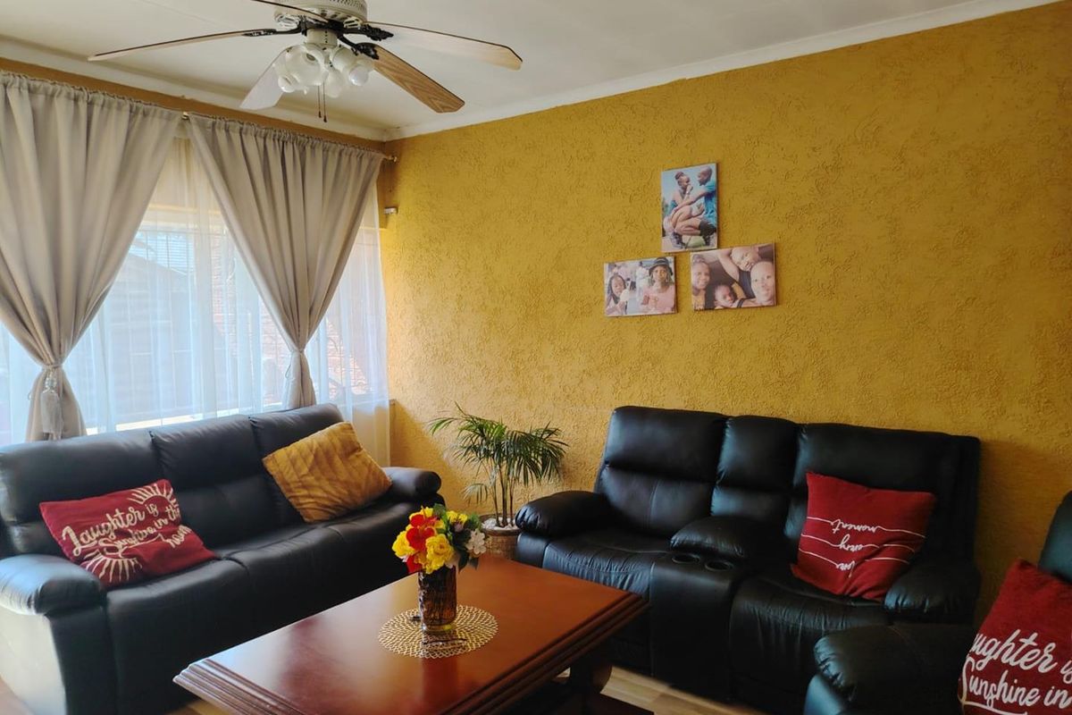 Stunning 3 bedroom townhouse - Photo 3