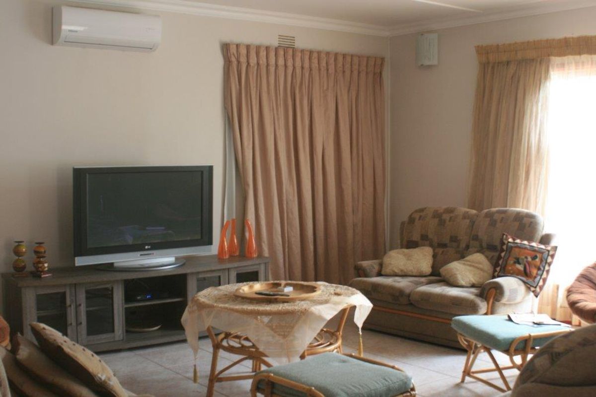 GREAT INVESTMENT OR HOLIDAY RETREAT!!! - Photo 4