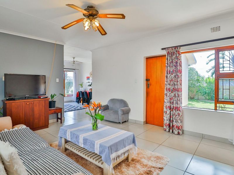 A home for the whole family to enjoy - Photo 3