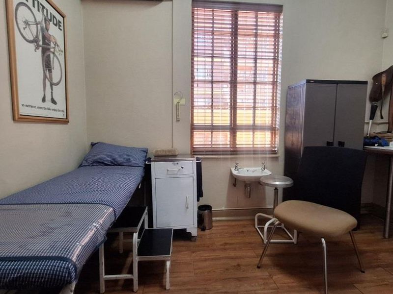 Excellent Multi-let Opportunity, with potential for medical practice - Photo 6