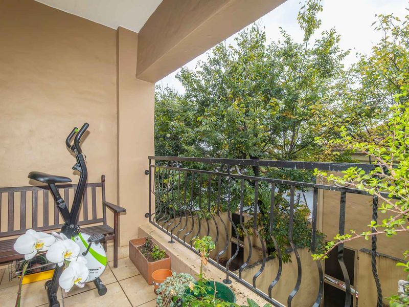 ☀️ Bachelor Bliss with a Balcony You’ll Use All Year Round! - Photo 2