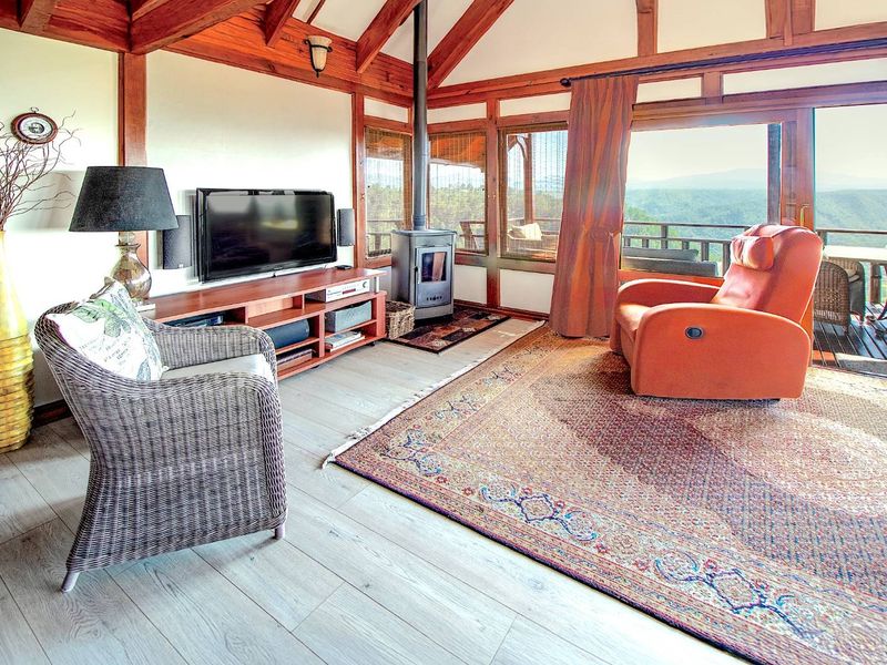 Perched Above the Rest: Modern Luxury with Panoramic Eagle Views - Photo 7