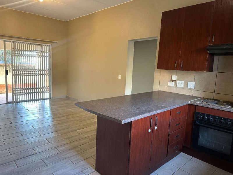 3 Bedroom Apartment in North Riding - Photo 6