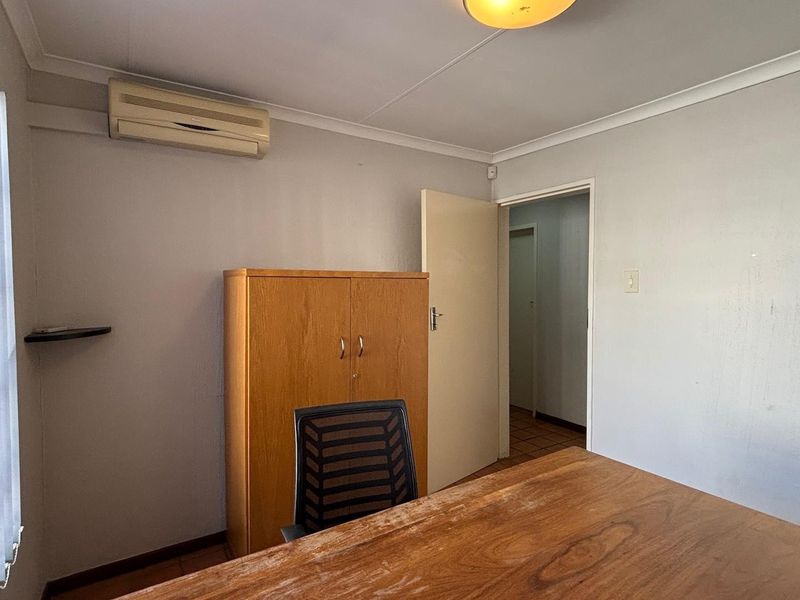 SINGLE OFFICE SPACE TO RENT - Photo 5