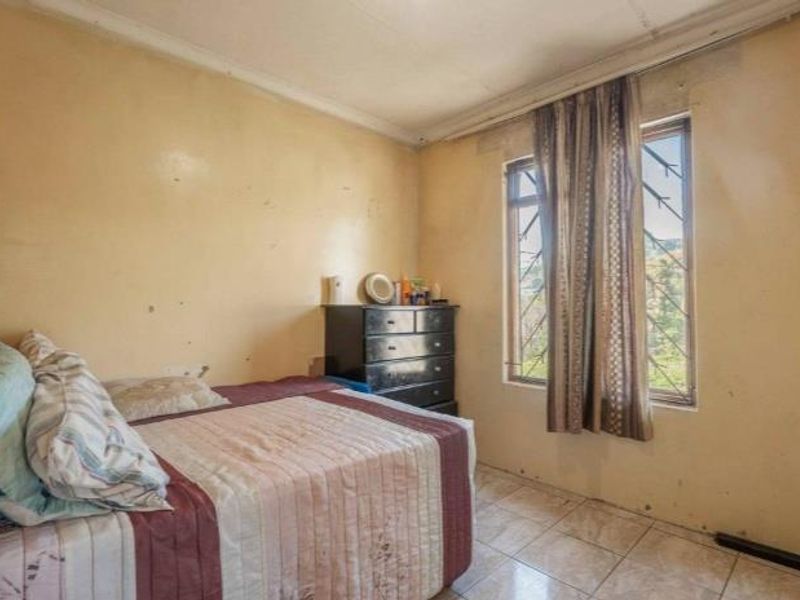 2-Bedroom Home with Unique Rondavel - Photo 7