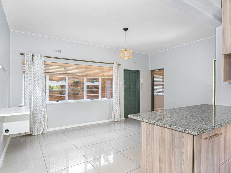Rare two bed two bath ground floor apartment modern designed - Photo 6