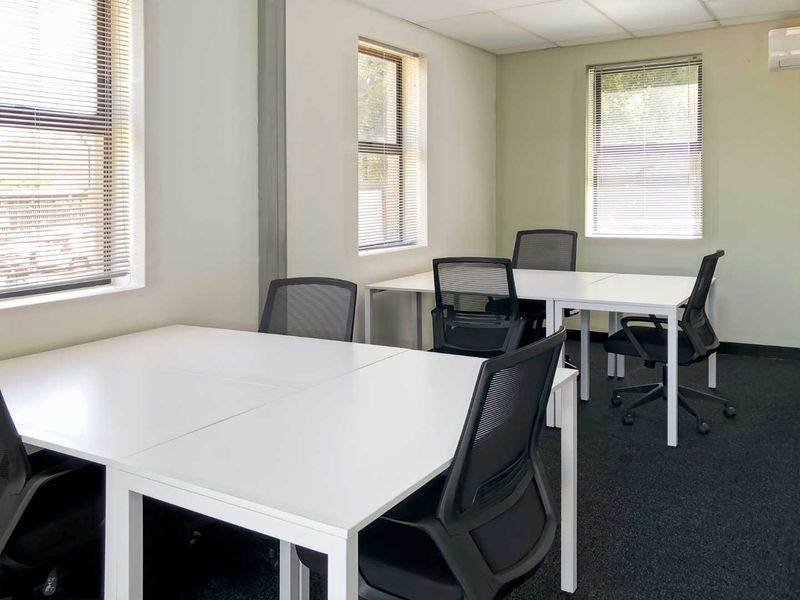 Find office space in Regus Links Office Park for 3 persons with everything taken care of - Photo 4