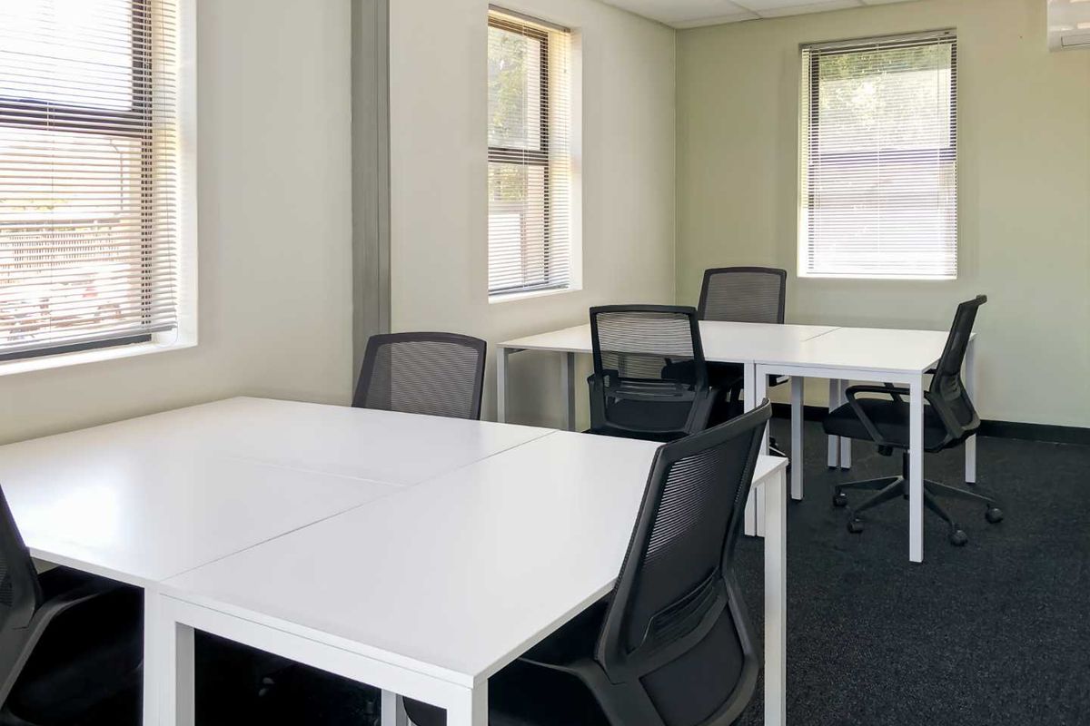 Find office space in Regus Links Office Park for 3 persons with everything taken care of - Photo 4