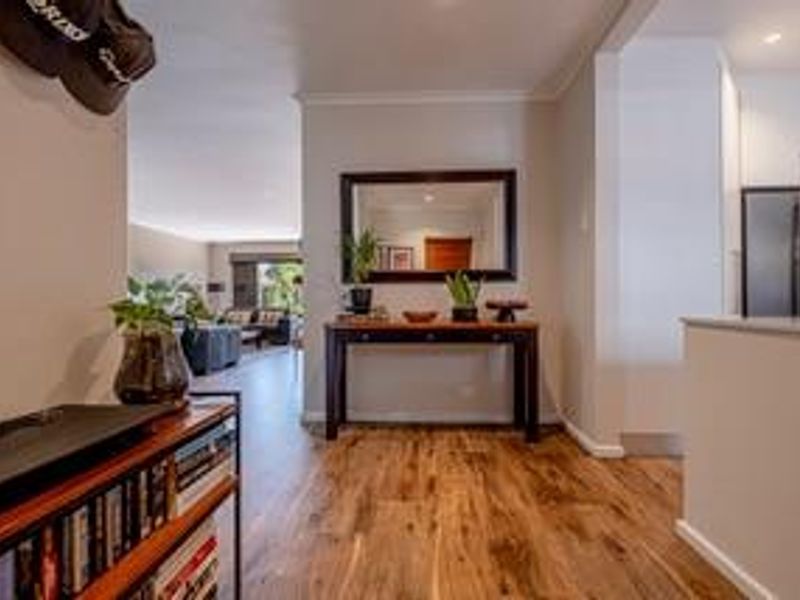 Newly Renovated Townhouse to Rent in Greenacres Village 3 - Photo 2