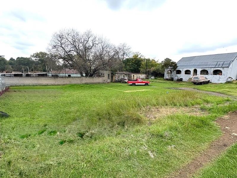 Solid 3-Bedroom Home on a Large Stand – Exceptional Opportunity- Business rights - Photo 3