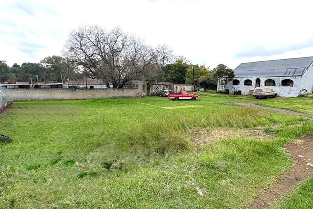 Solid 3-Bedroom Home on a Large Stand – Exceptional Opportunity- Business rights - Photo 3