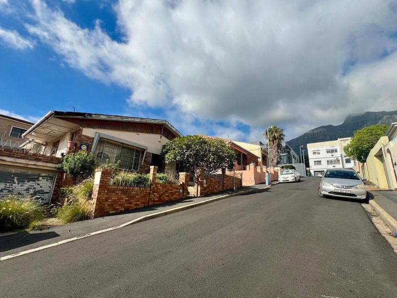 Amazing Views - 4 Bedroom House needs TLC For Sale POA - Photo 2