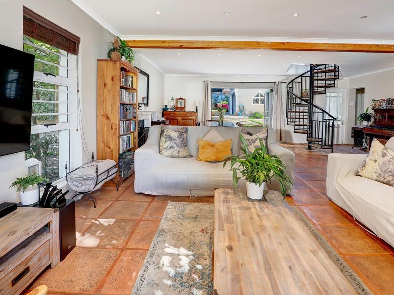 Quaint Characterful Home in Sought-After Street! - Photo 6