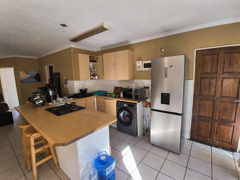 erene & Central: Peaceful 2-Bedroom Apartment in the Heart of Birchleigh - Photo 4
