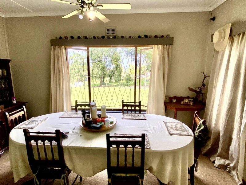 Spacious Four-Bedroom Family Home with Flatlet in Mooi River - Photo 4