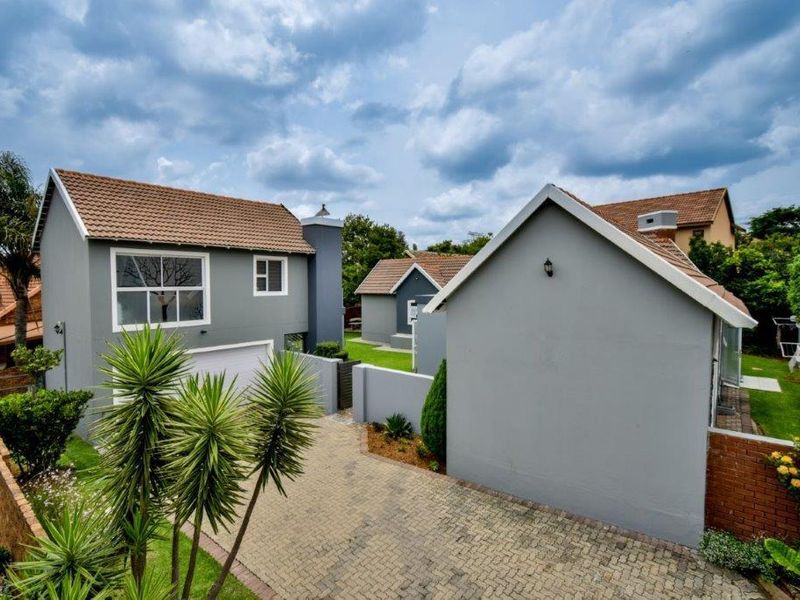SECURE ESTATE LIVING - Photo 3