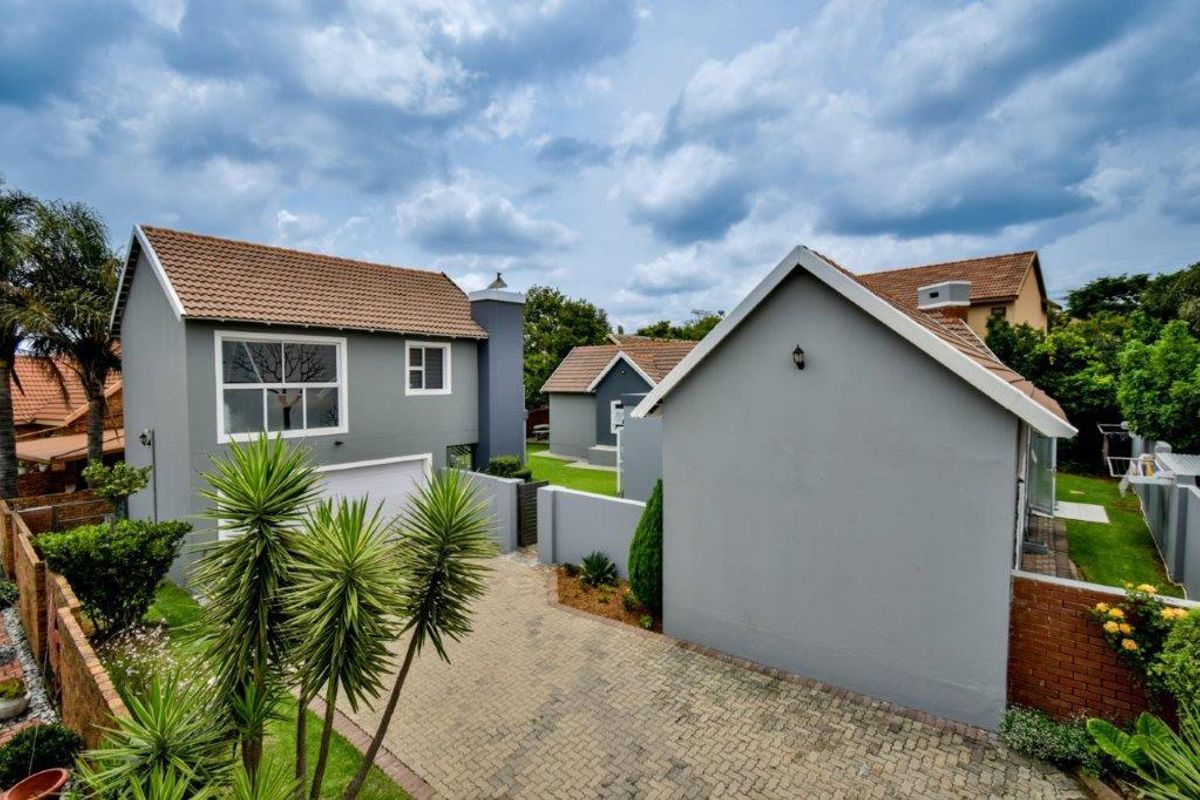 SECURE ESTATE LIVING - Photo 3