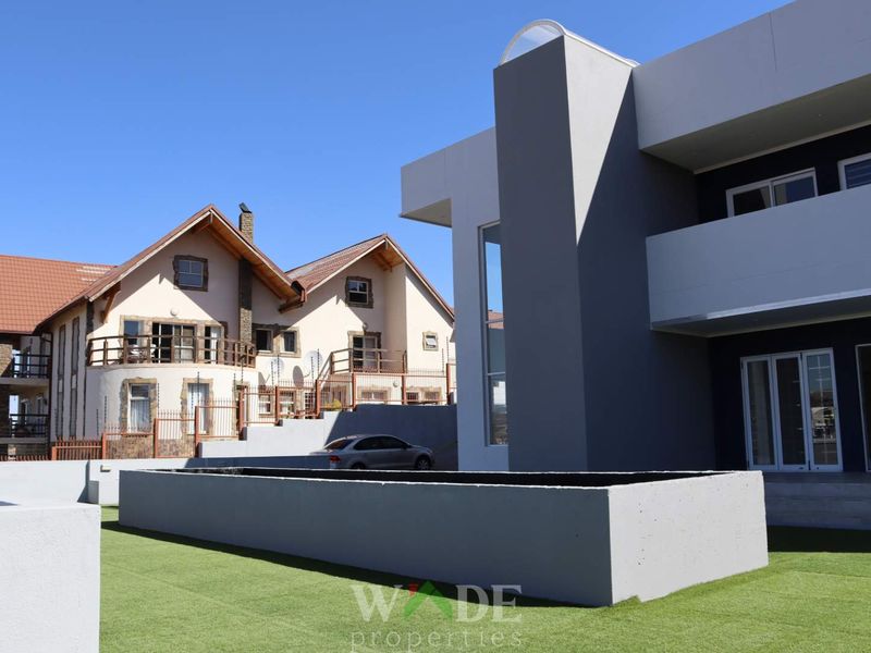Windhoek Auasblick: Newly built 7 Bedroom house with Flat is For Sale - Photo 4