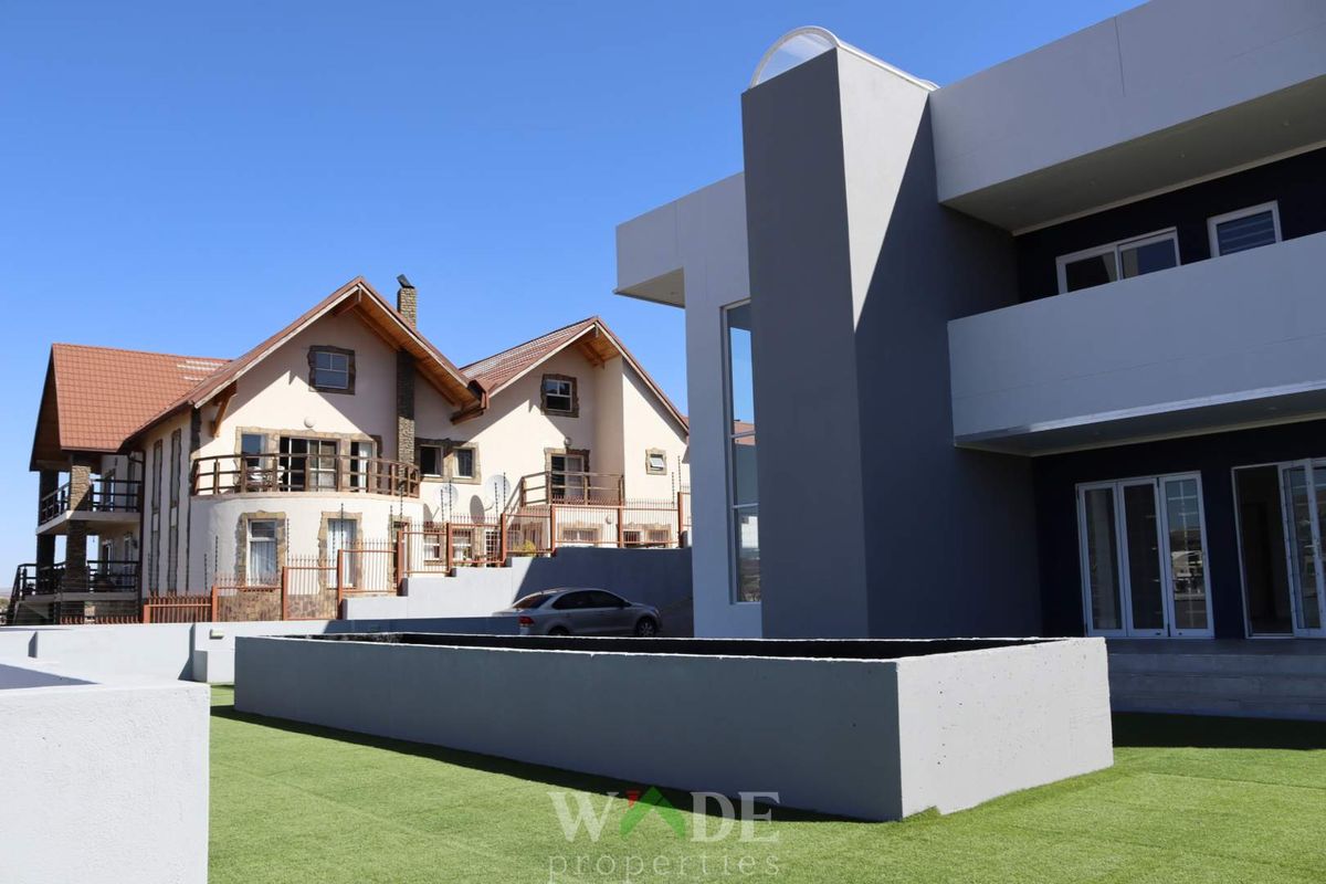 Windhoek Auasblick: Newly built 7 Bedroom house with Flat is For Sale - Photo 4