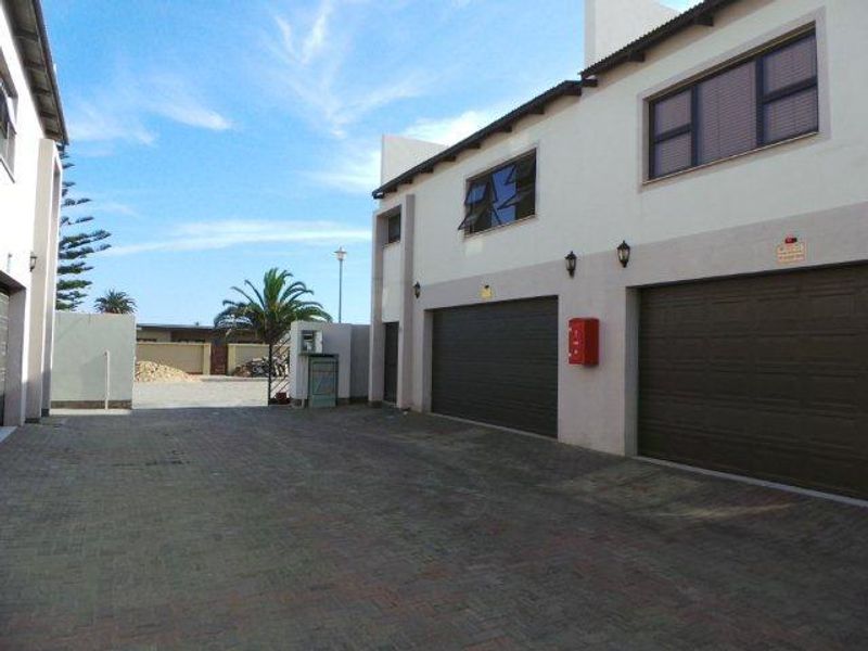 Spacious Duplex Town House close to Municipality - Photo 2