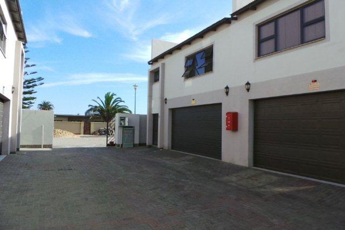 Spacious Duplex Town House close to Municipality - Photo 2
