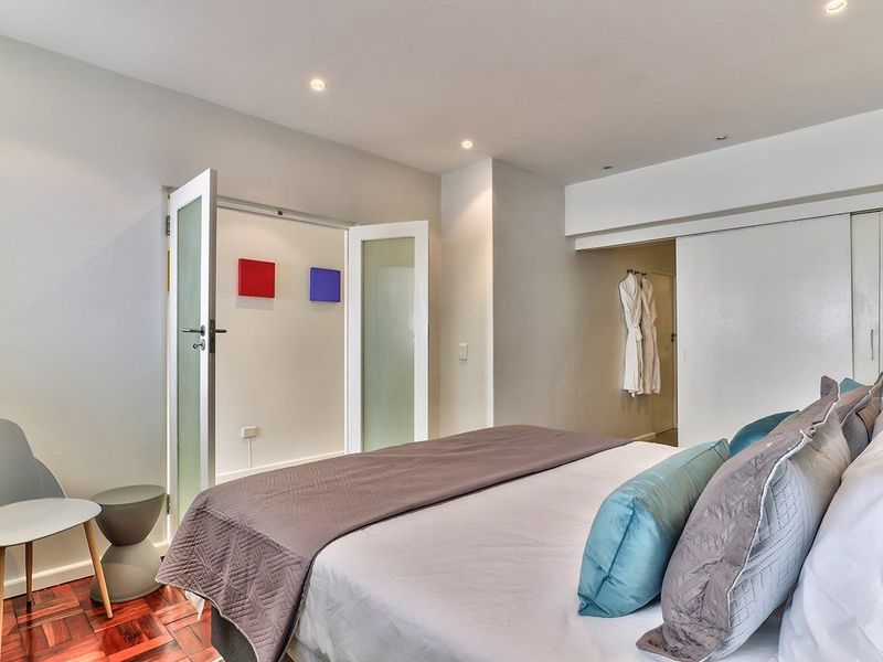 LUXURIOUS ONE BEDROOM APARTMENT - BEACH ROAD - Photo 4