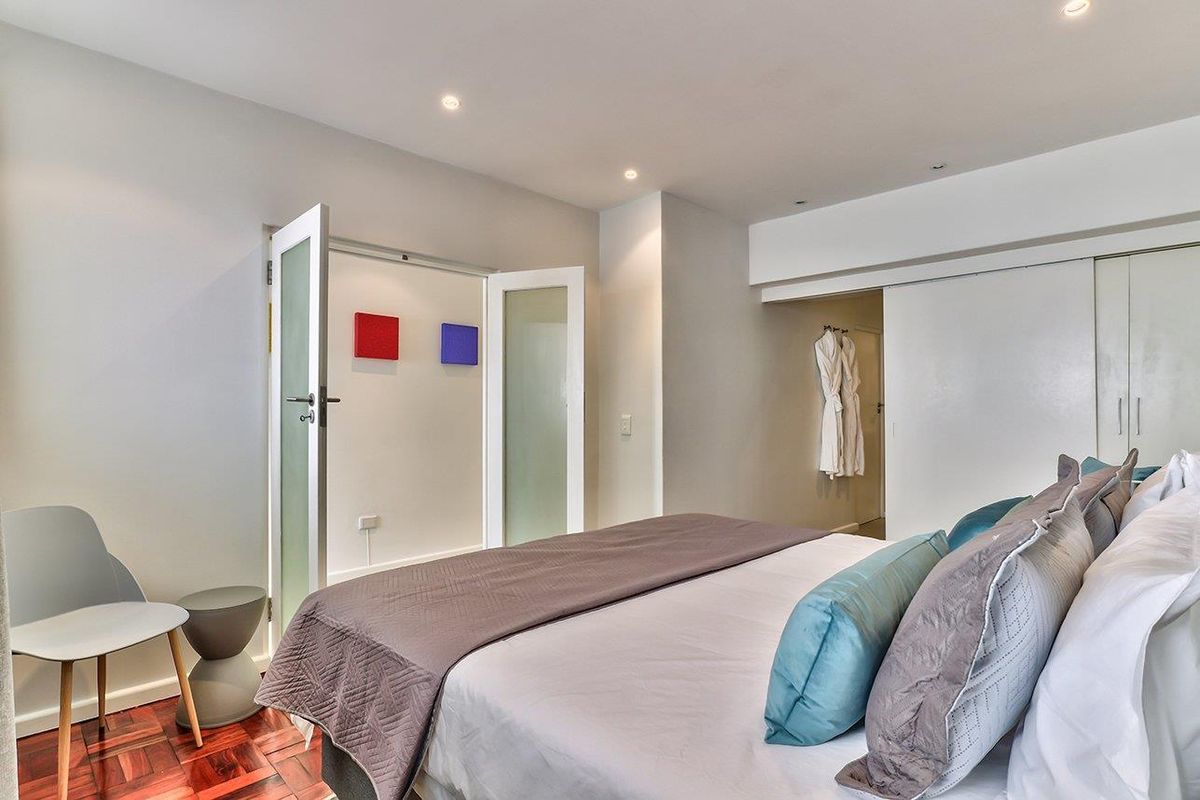 LUXURIOUS ONE BEDROOM APARTMENT - BEACH ROAD - Photo 4