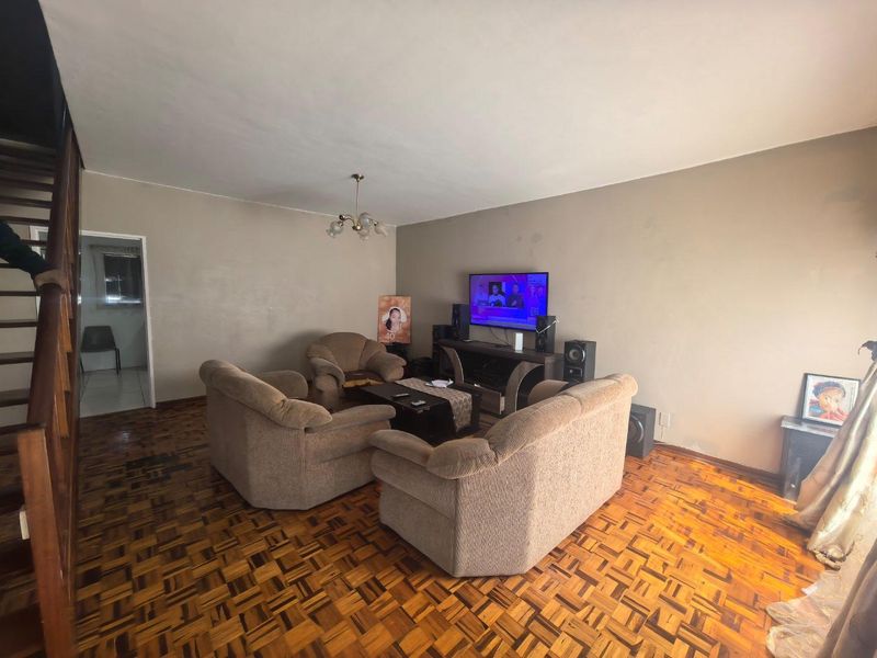 Attention Investors-Stadium View 100m2 flat available in Sydenham Smart Street - Photo 7